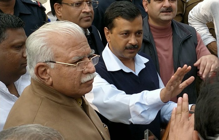 Haryana Chief Minister Manohar Lal Khattar and his Delhi counterpart Arvind Kejriwal addressing a joint press conference on Wednesday, November 15, after meeting over the pollution issue at his camp office in Chandigarh. kejri khattar