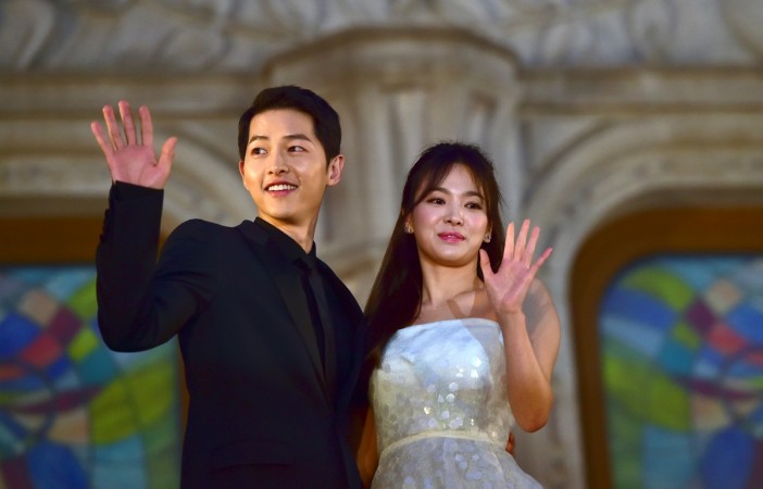Song Joong Ki and Song Hye Kyo could walk the red carpet together at the Mnet Asian Music Awards 2017. Song Joong Ki and Song Hye Kyo
