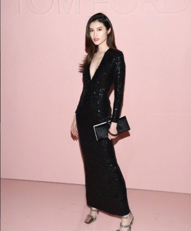 Sui He is the second model of Asian heritage after Liu Wen. Sui He