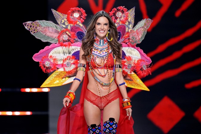 Model Alessandra Ambrosio presents a creation during the 2017 Victoria's Secret Fashion Show in Shanghai, China, November 20, 2017. Victoria's Secret Fashion Show 2017