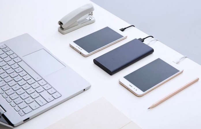 Mi Power Bank 2i series features smoother body having 180-degree ergonomic arc design with anodized Aluminum alloy case. Xiaomi, Mi Power Bank 2i, 10000mAh, lndia launch, price, specs