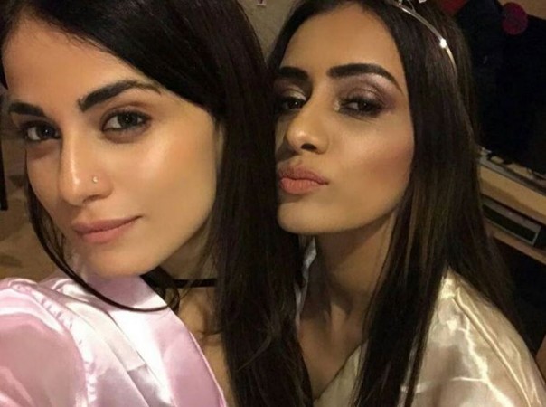 Radhika Madan; Smriti Khanna Smriti Khanna, Radhika Madan