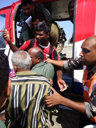 4 Fishermen rescued & brought to safety, off Trivandrum coast by #IAF ALH aircraft, Today. This was the second Search & Rescue mission of the day, earlier one MI17 was launched. fishermen 11111