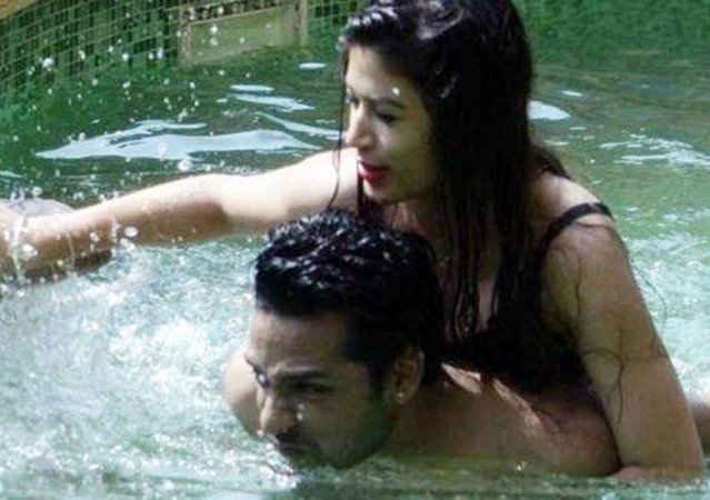 Bandgi Kalra and Puneesh Sharma Bandgi Kalra and Puneesh Sharma's intimate moments in the Bigg Boss 11 house