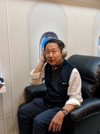 Sony WH-1000XM2 Review: Sony India's managing director, Kenichiro Hibi, testing out the Quick Assistant mode Sony WH-1000XM2 Review