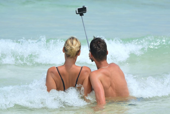 selfitis, selfie,