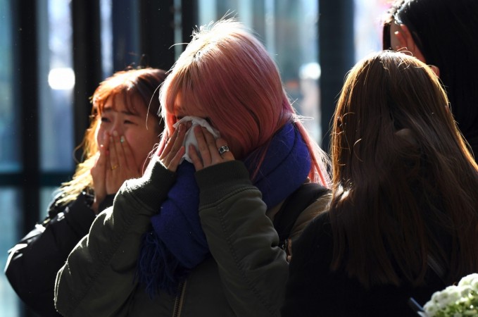 Tearful fans gather to visit the mourning altar for Kim Jong-Hyun, a 27-year-old lead singer of the massively popular K-pop boyband SHINee, at a hospital in Seoul on December 19, 2017. Kim Jonghyun