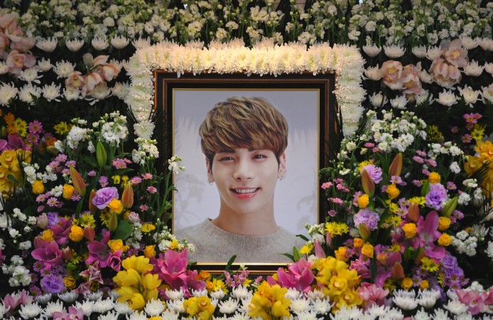 In photos: Tearful fans and SHINee members mourn Kim Jonghyun's tragic