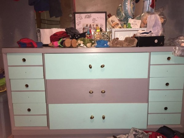Which colours do you see? Chest of Drawers