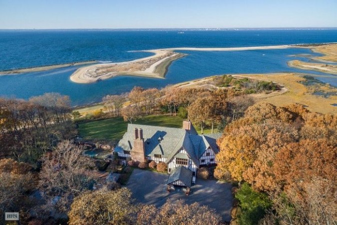 Brad Pitt and Angelina Jolie rented this Long Island home Brad Pitt and Angelina Jolie rented this Long Island home