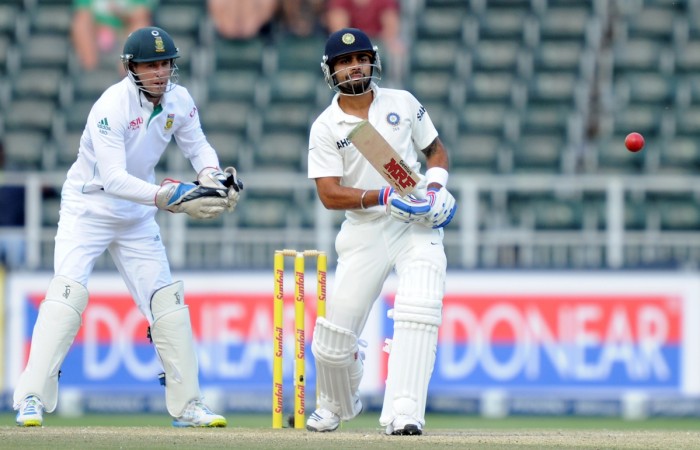 File photo of AB de Villiers (L) and Virat Kohli from India tour of South Africa 2013 Virat Kohli and AB de Villiers