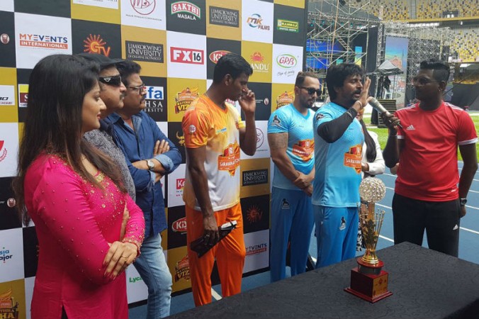 Sivakarthikeyan gearing up for the Cricket Match at Natchathira Vizha 2018. Sivakarthikeyan gearing up for the Cricket Match at Natchathira Vizha