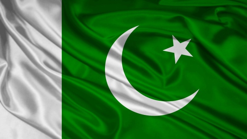 These Kashmiri cricket players started their match by playing the Pakistani national anthem. pakistani flag