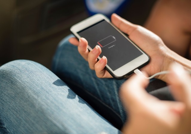 Your smartphone battery could soon be instantly charged, thanks to this new Triboelectric charging technology. instant charging, Triboelectric charging