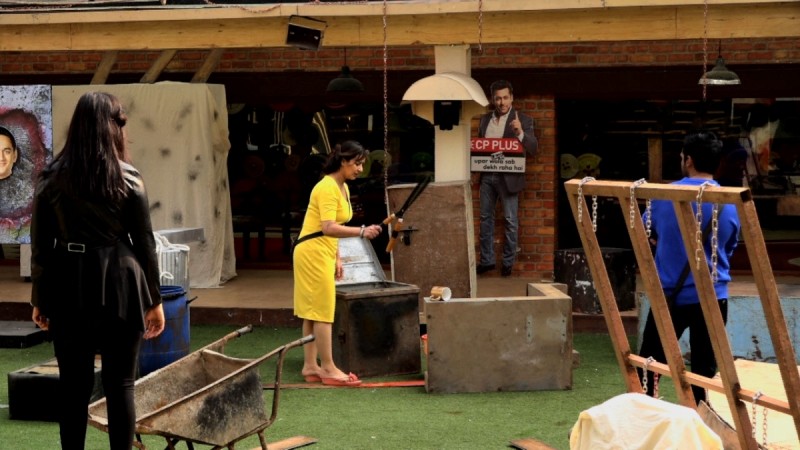 Shilpa Shinde breaks mug. Shilpa Shinde