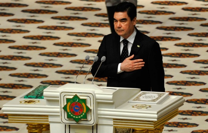 Turkmenistan's president Gurbanguly Berdimuhamedow swears an oath during his inauguration as President in Ashgabad on February 17, 2017. Turkmenistan's president Gurbanguly Berdimuhamedow