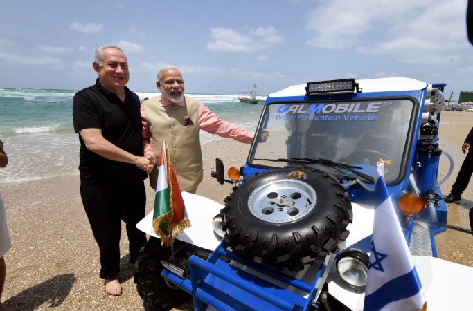 Israeli PM Benjamin Netanyahu and Indian PM Narendra Modi GalMobile