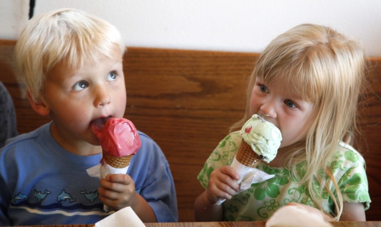 Representational Image Children eating ice cream