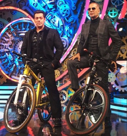 Salman Khan and Akshay Kumar on Bigg Boss 11 grand finale Bigg Boss 11 grand finale: Interesting statements