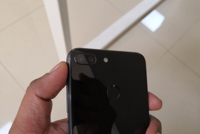 Honor 9 Lite comes with 13MP (main) 2MP (secondary for depth field detection) configuration on both the front and back side. With dual-cameras, it offers advanced Portrait mode 2.0 that allows users take Bokeh picture with blur effect in the background. Honor 9 Lite, review, first impression, Flipkart, India, launch, specifications, price, release date