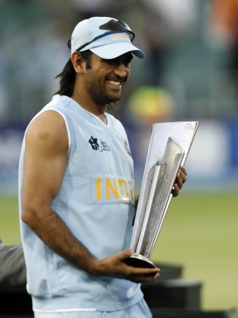 Dhoni with the World T20 trophy in 2007. MS Dhoni WT20 2007