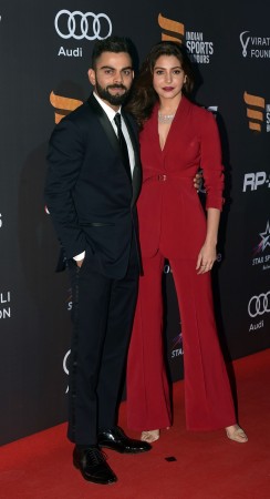 Indian cricketer Virat Kohli (L) and Bollywood actress Anushka Sharma (R) attend the Indian Sports Honour Awards 2017 in Mumbai on November 11, 2017. Virat Anushka
