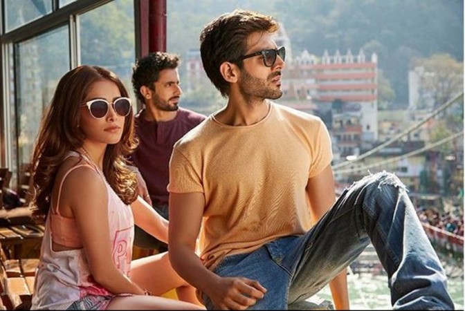 Kartik Aaryan, Nushrat Bharucha in Sonu Ke Titu Ki Sweety Kartik Aaryan, Nushrat Bharucha in Sonu Ke Titu Ki Sweety