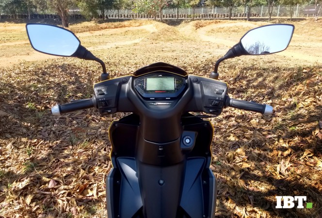 TVS Ntorq 125's high set handlebar is spot on for tall riders as it will not touch the knees while taking a turn. TVS Ntorq 125