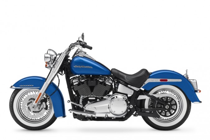 Harley-Davidson Softail Deluxe draws power from the new Milwaukee-Eight 107 V-twin engine. Harley-Davidson Softail Deluxe