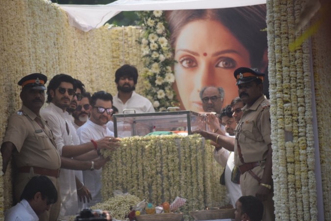 Boney Kapoor and actors Anil Kapoor, Arjun Kapoor, Sanjay Kapoor and Mohit Marwah accompany the body of late actress Sridevi to the Vile Parle Seva Samaj Crematorium and Hindu Cemetery for cremation in Mumbai on Feb 28, 2018. sridevi funeral111