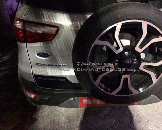 Ford EcoSport Signature Edition shows new 17-inch dual-tone alloy wheels. Ford EcoSport Signature Edition