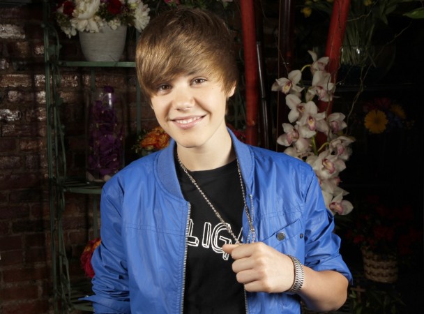 Singer Justin Bieber wants to fight Top Gun movie star Tom Cruise. Singer Justin Bieber poses for a portrait in New York, June 3, 2010.