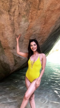 Miss World 2017 Manushi Chhillar sets the temperature ... - 253 x 450 jpeg 38kB