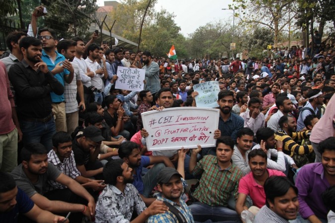 Staff Selection Commission (SSC) aspirants stage a protest against the alleged SSC exam scam, outside the office of Delhi Staff Selection Commission in New Delhi on March 4, 2018. ssc aspirants protest