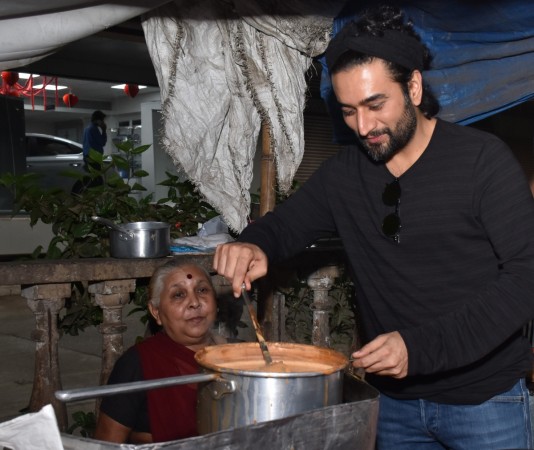 Shekhar Ravjiani visits a tea stall in Mumbai Shekhar Ravjiani