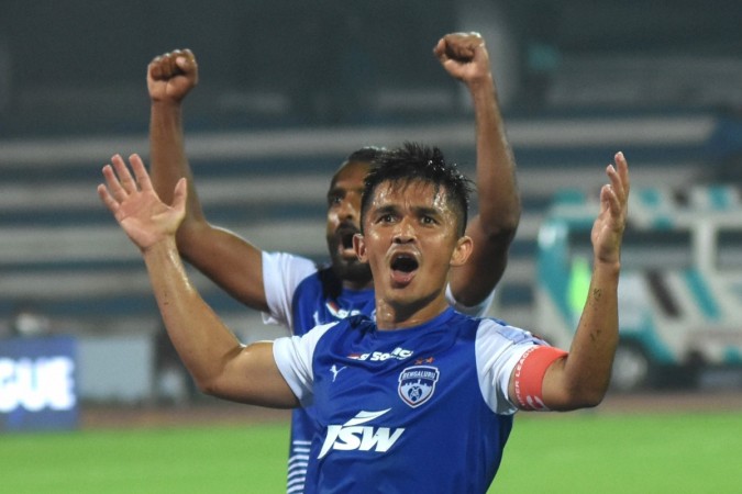 Sunil Chhetri captain of Bengaluru FC with 2017-18 season jersey that has JSW as title class= Sunil Chhetri