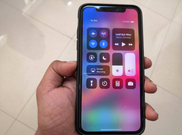 Users have to swipe finger from top right corner to see the full percentage of battery life and also see the control center Apple, iPhone X, control center