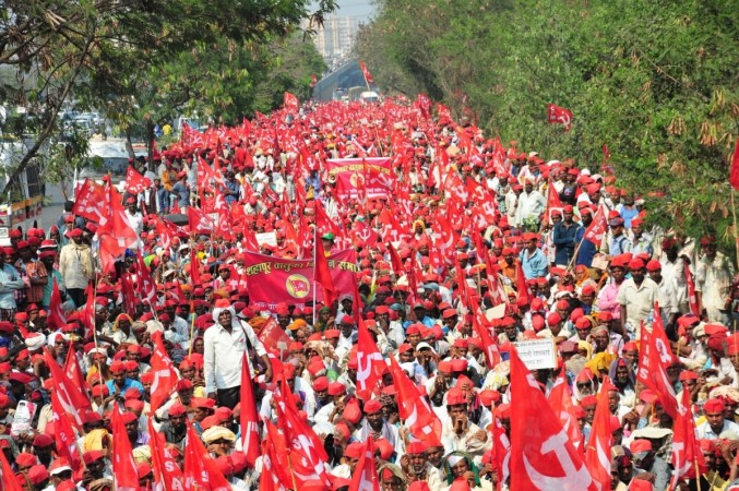 Farmers march under the banner of by All India Kisan Sabha, in Mumbai on March 11, 2018. Mumbai farmer protest
