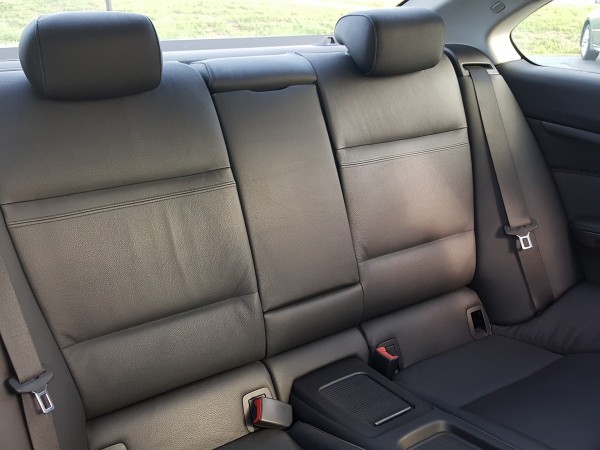 Passengers in back seats are more prone to injuries if they do not wearing seat belts. Seat belts