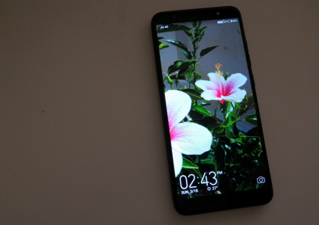 Tecno Comon i comes with 5.65-inch FullView screen HD (1440x720p) resolution, guaranteeing users of immersive viewing experience. Tecno, Camon i, review, display, design,performance, camera, battery