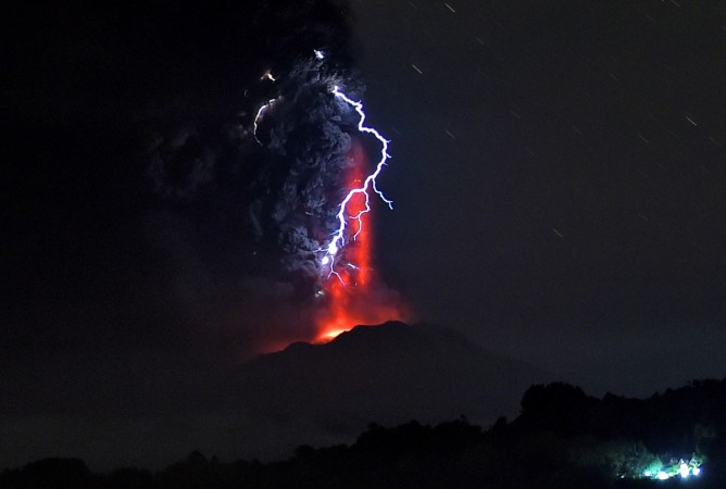 Lighting and thunder often follows volcanic eruptions Volcanic thunder