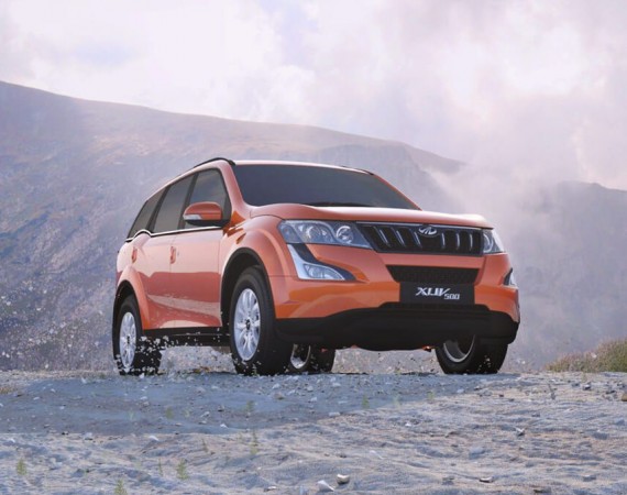 Mahindra XUV500 is the first monocoque SUV of the utility vehicle specialist of India. 2018 Mahindra XUV500