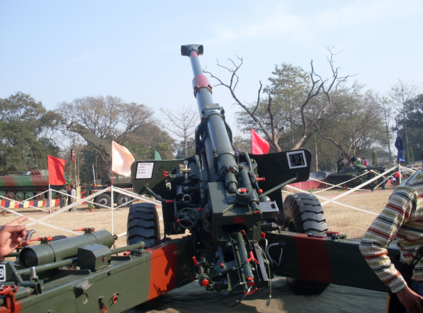 155mm artillery gun in L39, L45 and L52 configurations displayed at an Indian Army showcase event Howitzer, Indian Army, Artillery gun system