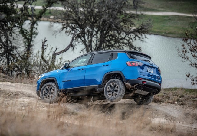 Jeep Compass Trailhawk boasts off an Active Drive Low-range 4WD technology. Jeep Compass Trailhawk