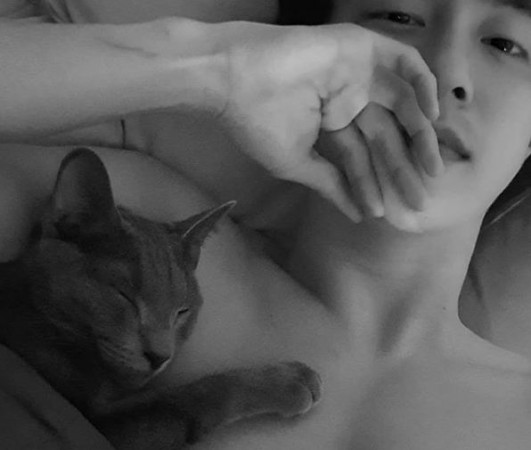 Seo Min-woo, popularly known as Minwoo, with his cat Simba Seo Min-woo