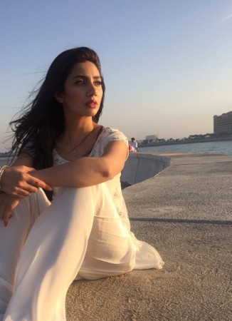 Mahira Khan trolled for smoking again Mahira Khan