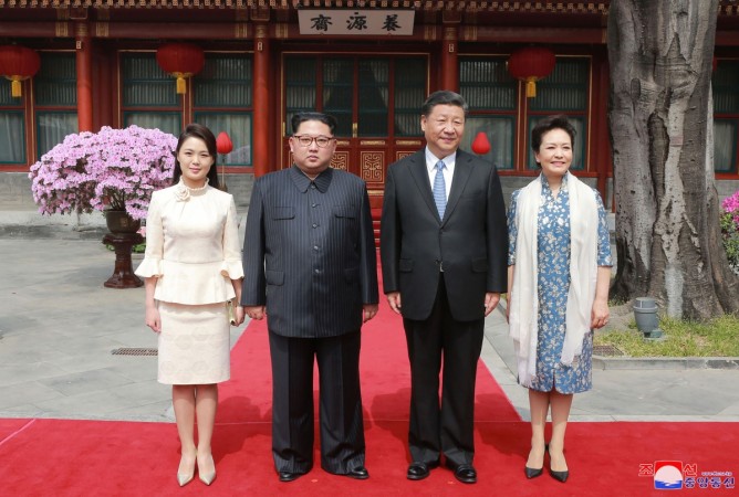 Kim Jong-un and Ri Sol-ju arrive in China and were welcomed by Xi Jinping and wife Peng Liyuan Ri Sol-ju