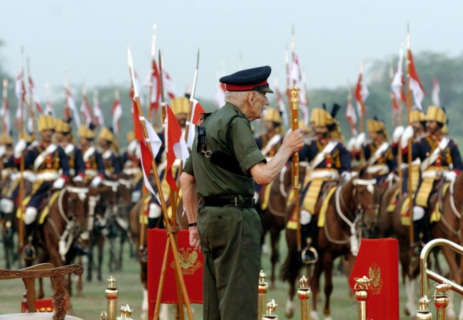 Retired field marshal Sam Manekshaw salutes at a parade in 2004. manekshaw