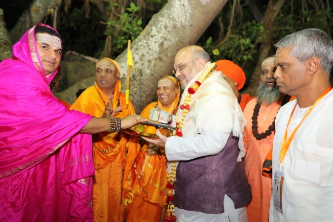 Amit Shah met Veerashaiva-Lingayats. Amit Shah met Veerashaiva-Lingayats.