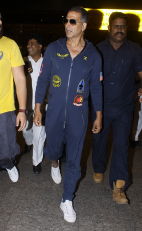 Akshay Kumar at the airport Akshay Kumar at the airport